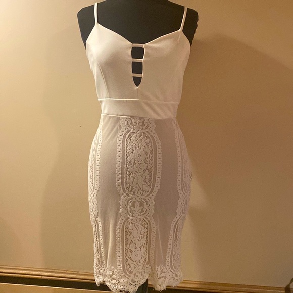Charlotte Russe Dresses & Skirts - Charlotte Russe White/Ivory Lace Bodycon Dress